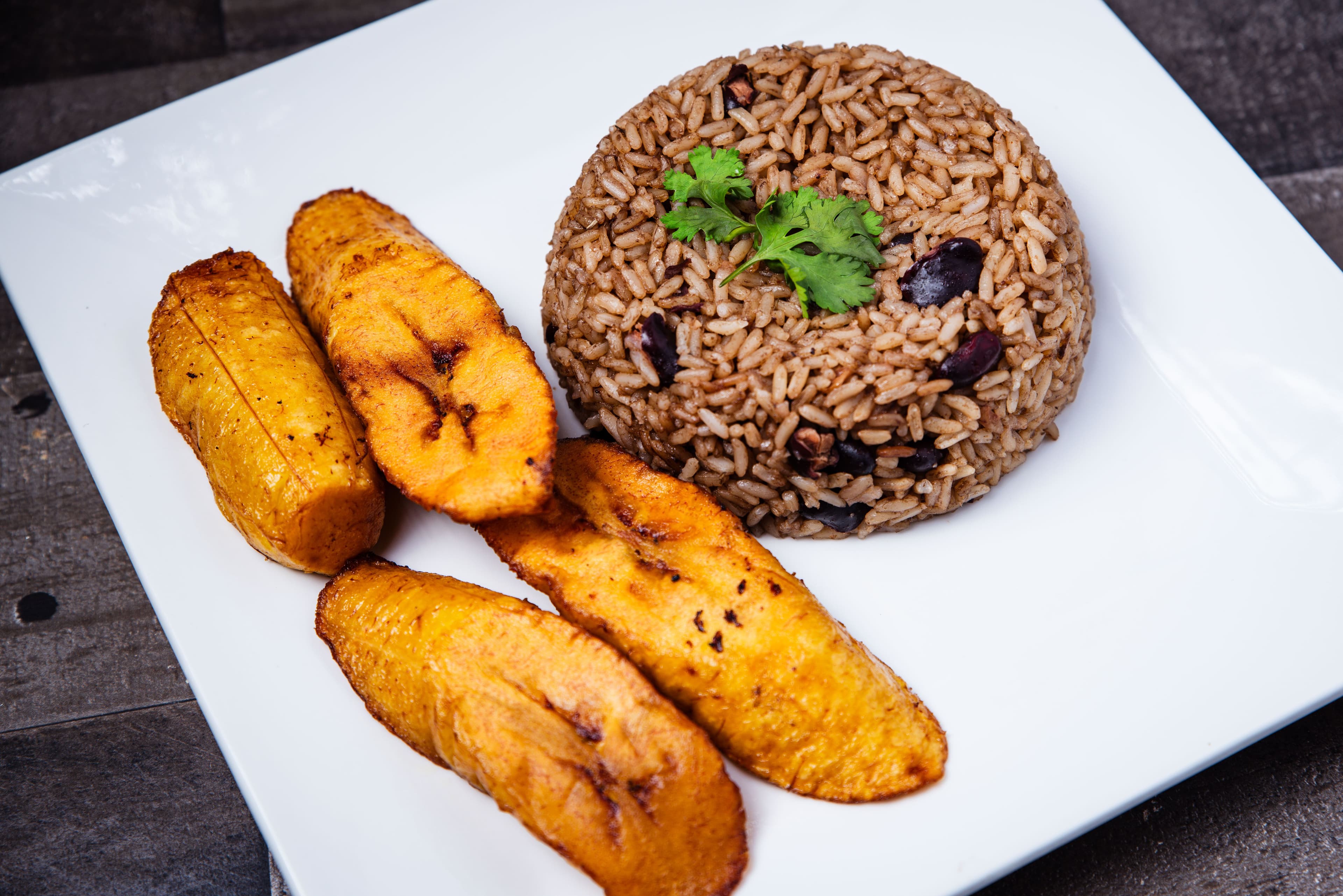 Arroz con coco y Maduros al horno